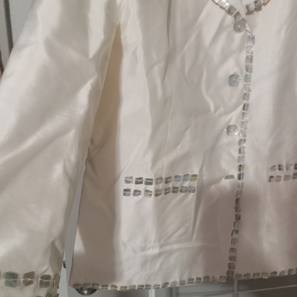 Blazer - Picture 3 of 4